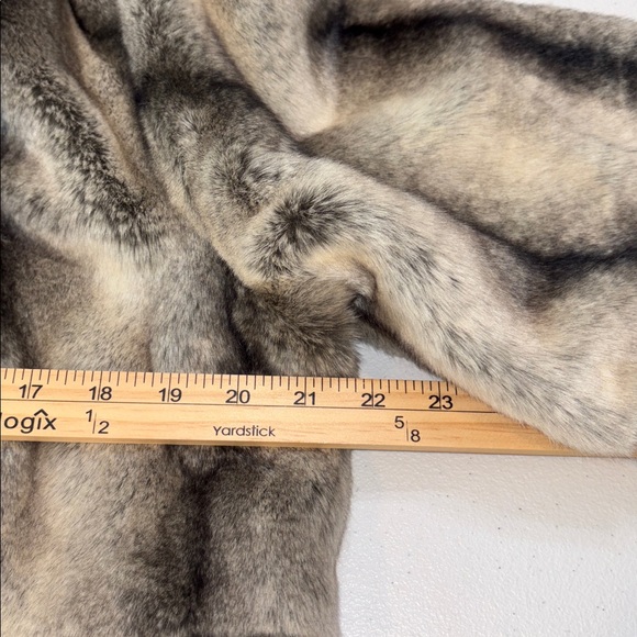 Terry Lewis Classic Luxuries Faux Fur 3/4 Sleeve Swing Coat - Medium - Picture 9 of 11